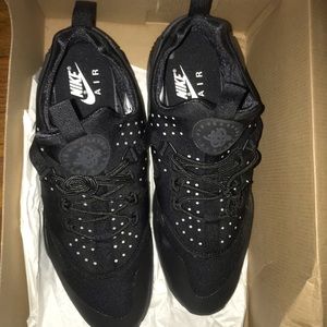 Nike Air Huarache Utility Sneaker